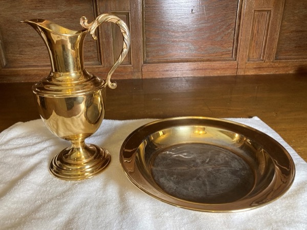 The lavabo and pitcher – These are the pitcher and basin used to wash the priest’s hands before the consecration. In most cases, an altar server pours the water over the priest’s hands while the priest says to himself, “Lord, wash away my iniquity; cleanse me from my sin.” If there is no altar server, the priest does it himself.